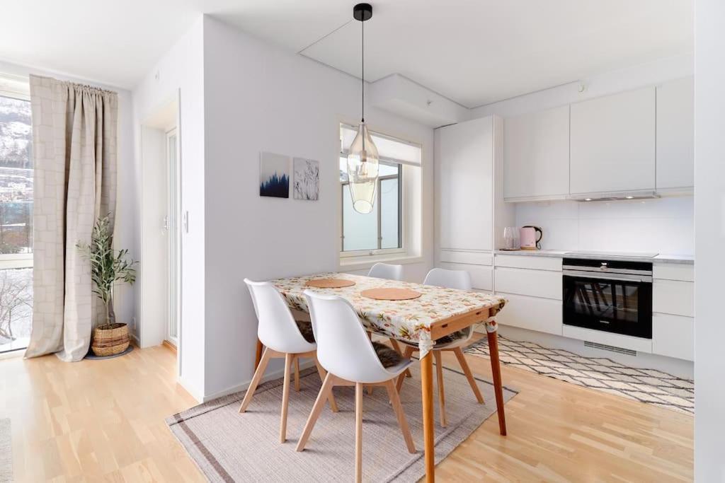 Bergen'S Finest: Sleek Oasis With Two Bedroom Extérieur photo